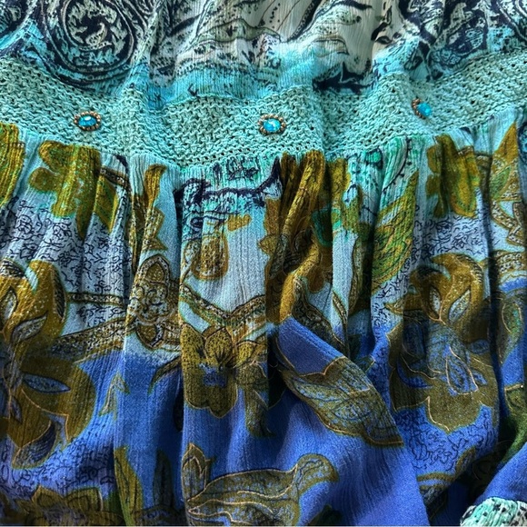 Elegant Paisley Midi Skirt in Blue and Green - Picture 4 of 4